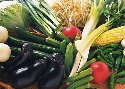 老太將硬幣扔進飛機發動機致航班延誤，食品安全也需警惕